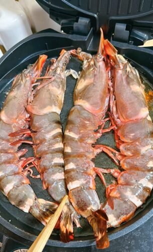 Extra large black tiger prawns, sent live frozen. photo review